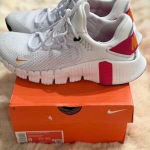 Nike free Metcon White and Pink Athletic Shoes